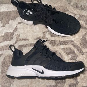 Nike Prestos Black and White